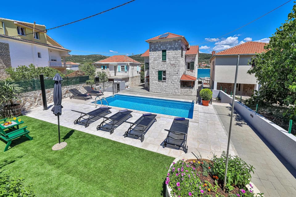 Private pool and sun loungers
