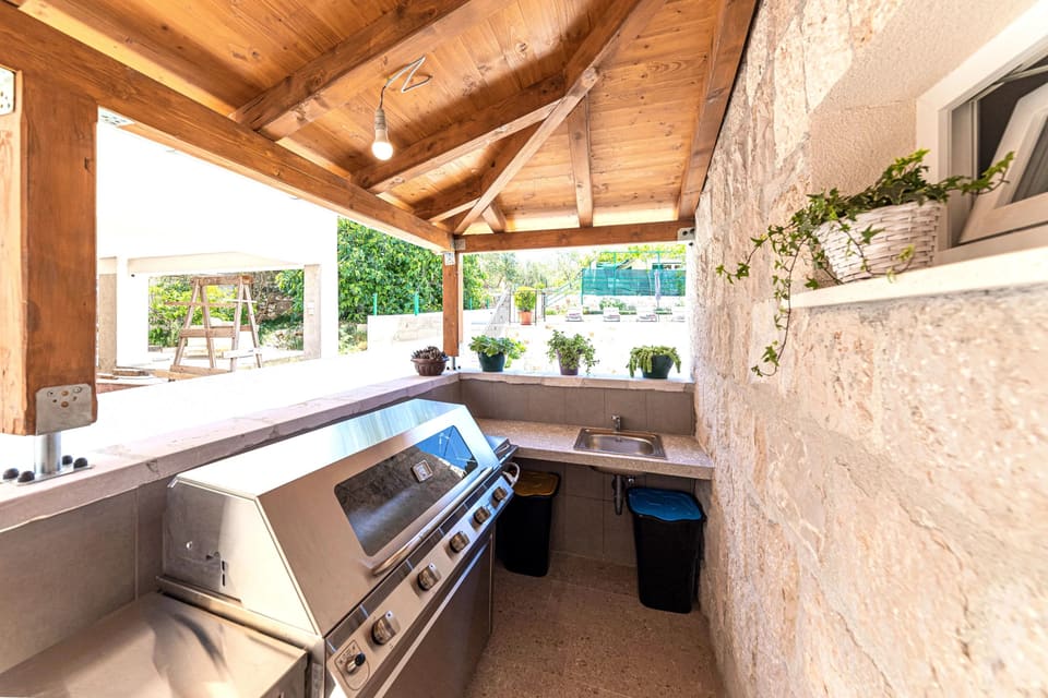 Barbecue corner under the stone arch