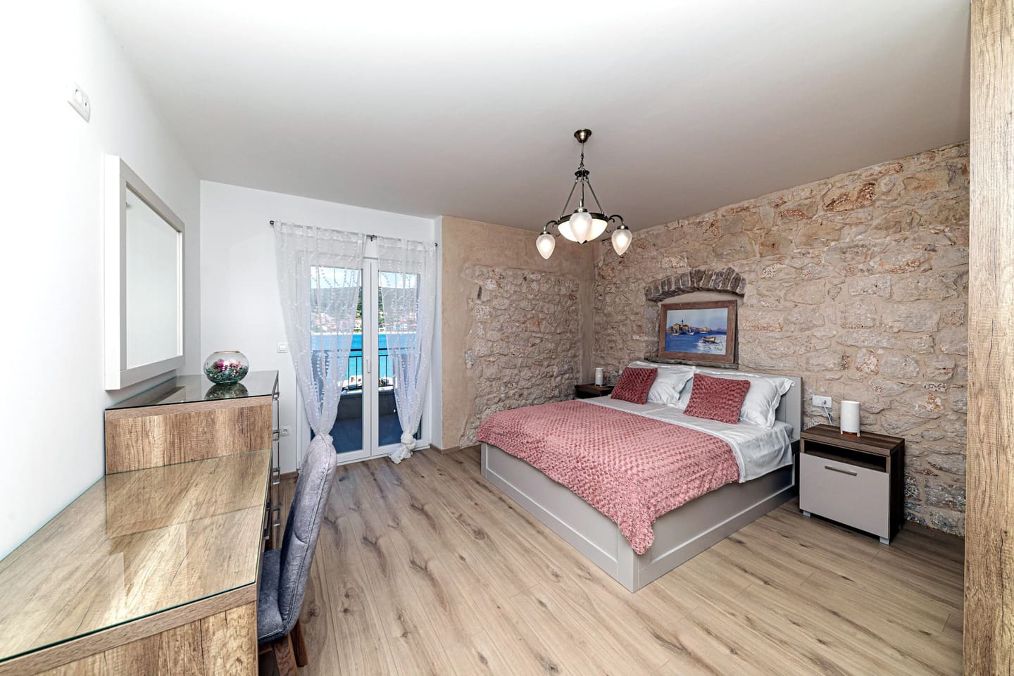 Levant — First floor